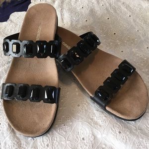 Cute Black Naturalizer sandals