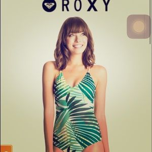 Roxy jungle one piece 😘