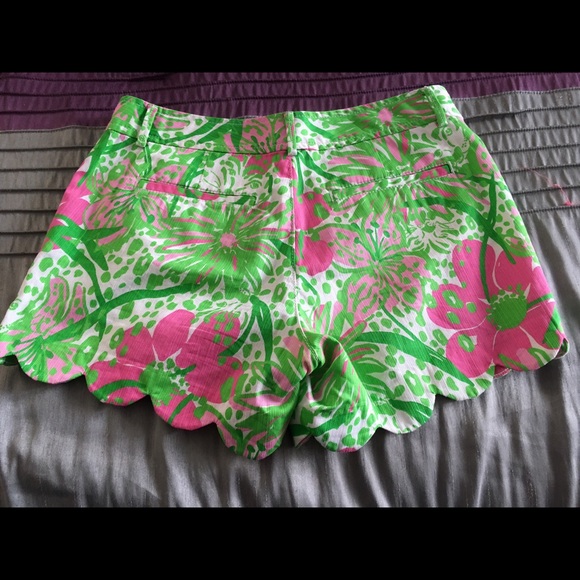 💗SOLD💗 Lilly Pulitzer In The Garden Shorts - Picture 2 of 3