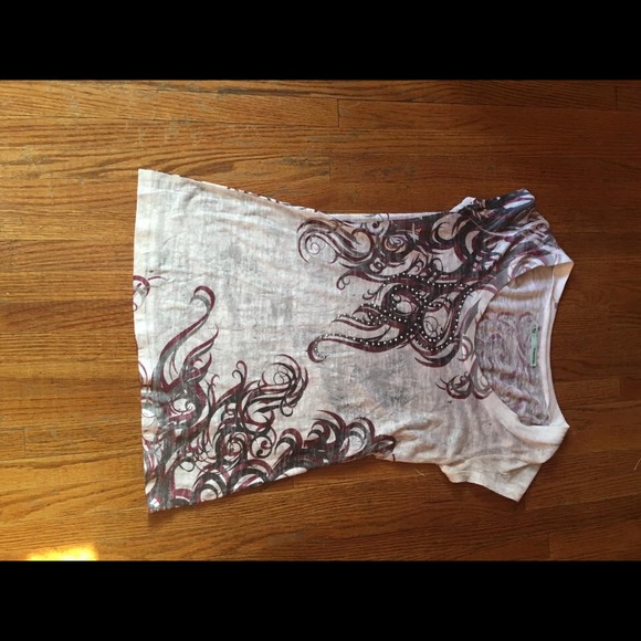 Graphic top