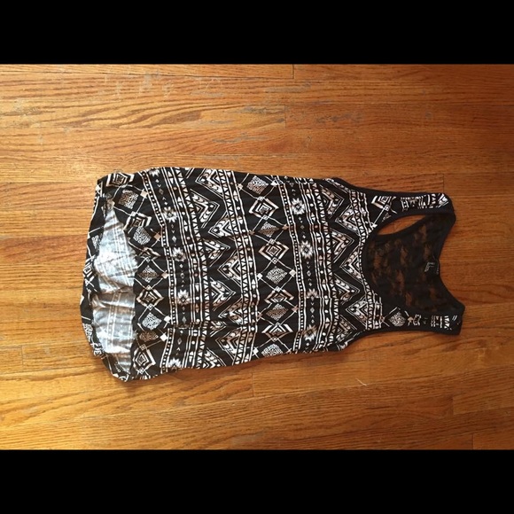 Patterned tank