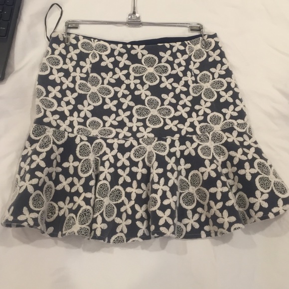 Francesca's blue and white flowered skirt - Picture 1 of 1