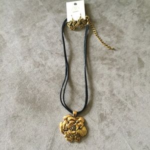 ⚡️✂️SALE Flower Pendant and Earring Set