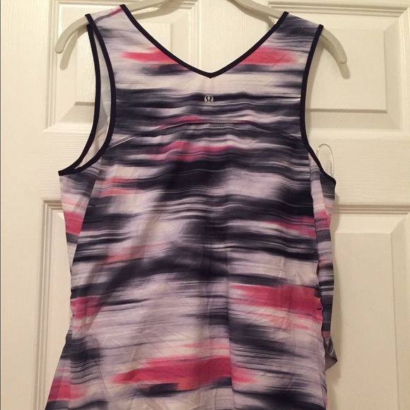Lululemon light and breezy run top