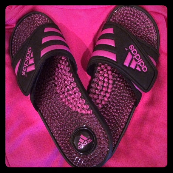 Adidas Shoes - 💗Cute Adidas Slides💗