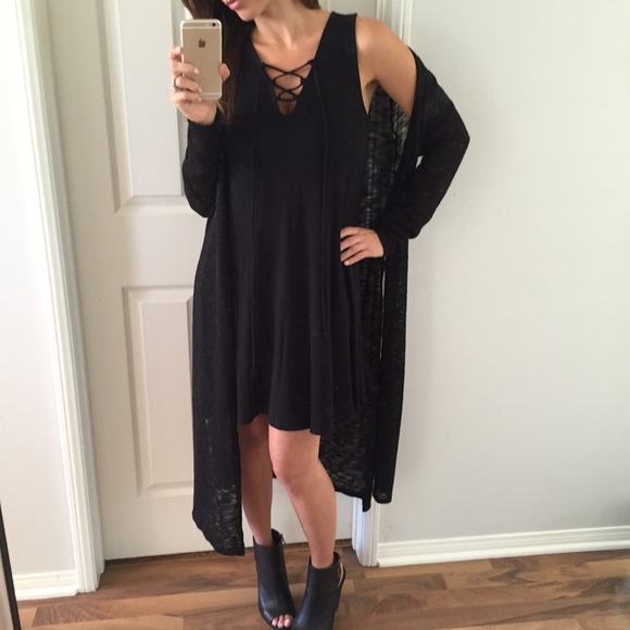 • Sale & Last 🎉• Black Lace Up Dress - Picture 3 of 4