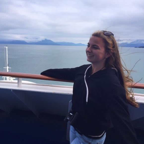 Meet your Posher, Lydia - Picture 1 of 1