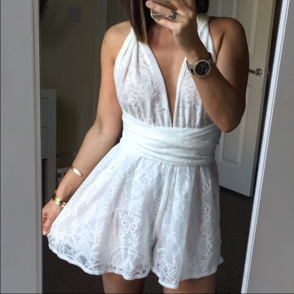 HP🎉 white lace plunge romper - Picture 3 of 4