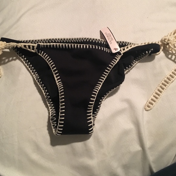 Crochet bikini. Victoria's Secret. - Picture 1 of 2