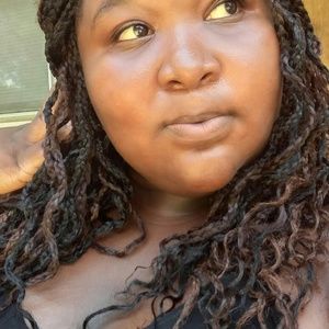 Meet your Posher, Alexus