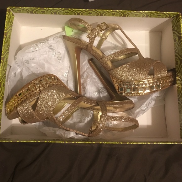 Gianni Bini Champagne Heels! - Picture 3 of 3