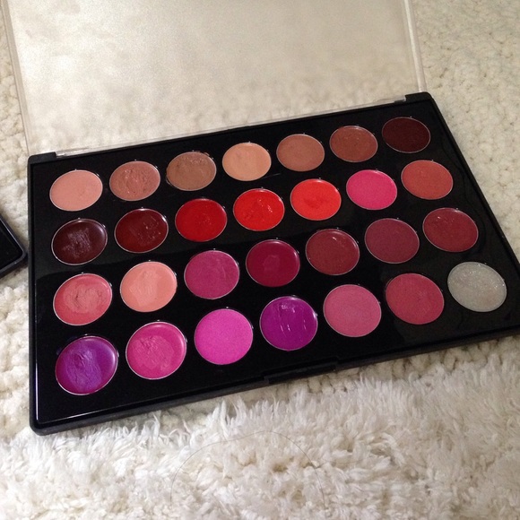 two bh cosmetics  palletes - Picture 2 of 4