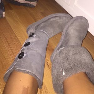 Grey uggs!