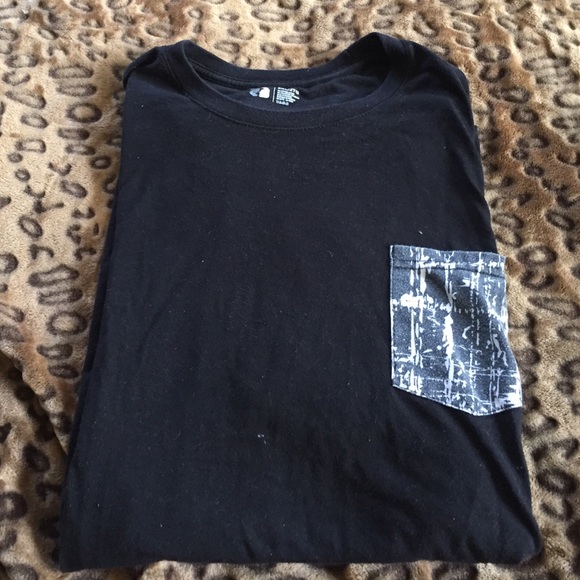 Black pocket T