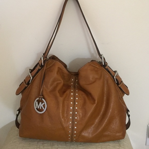 Michael Kors Handbags - Michael Kors Astor Hobo