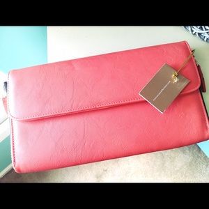 Coral clutch - Francesca's