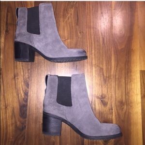 Sam Edelman Chelsea booties !!