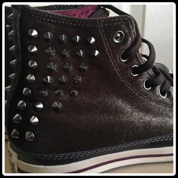 🔸FALL PREVIEW🔸VELVET STUDDED HI-TOPS - Picture 2 of 4
