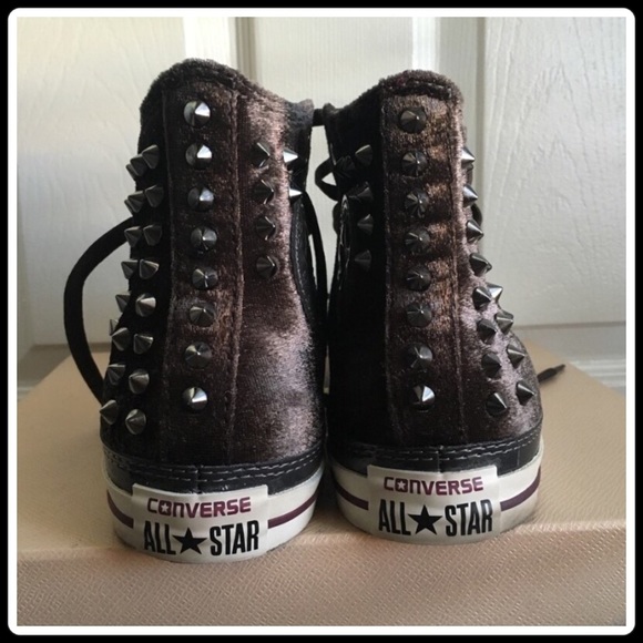 🔸FALL PREVIEW🔸VELVET STUDDED HI-TOPS - Picture 4 of 4