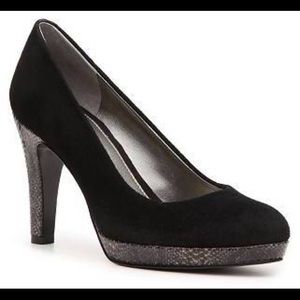 Bandolino Galleigh pump
Suede
½" platform, 3½"