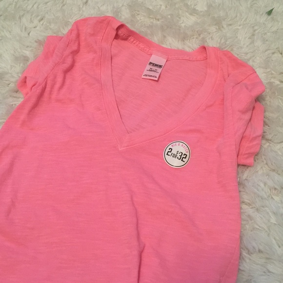 VS PINK v neck t