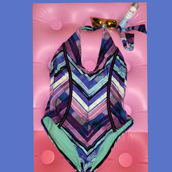 Flattering Diagonal Multi Stripe Halter 1 Piece L - Picture 3 of 4