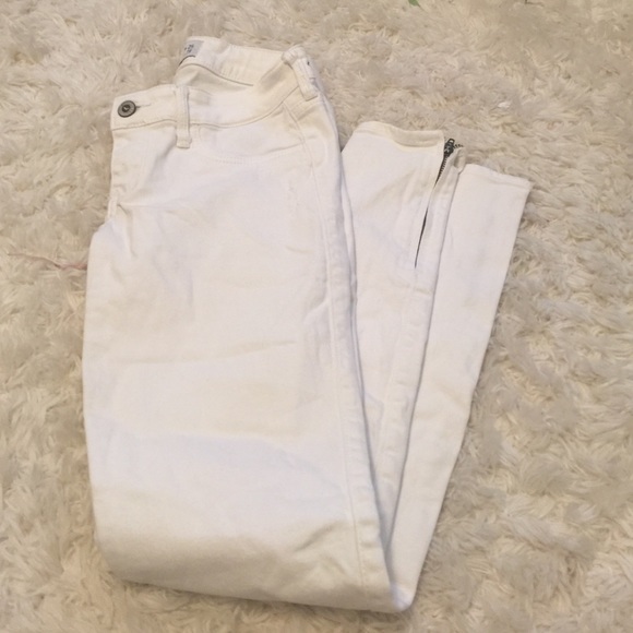 White skinny jeans