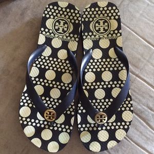 🍾HP BEST IN SHOES 🍾 Tory Burch flip flops
