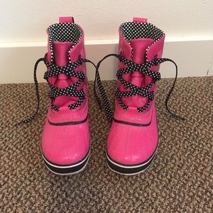 Pink with black and white polka dot sorels