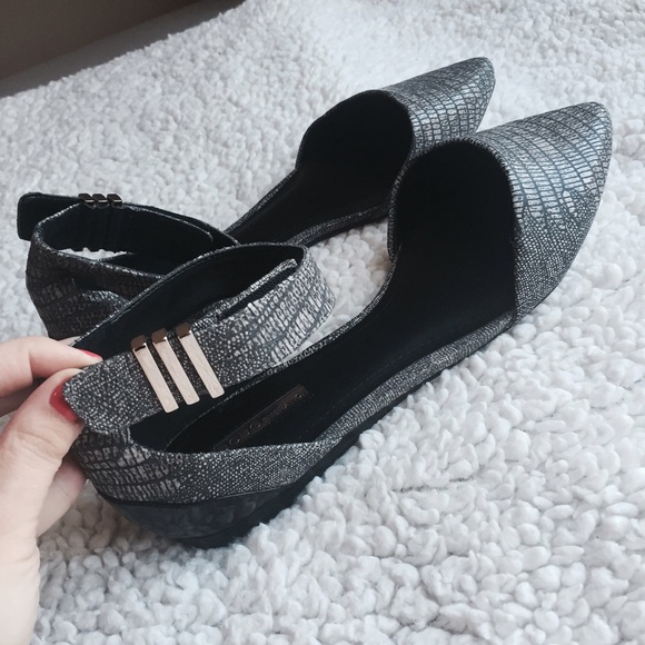 BCBGeneration Tilda Black Pointy Flat sz10 - Picture 1 of 4