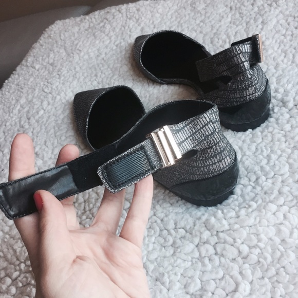 BCBGeneration Tilda Black Pointy Flat sz10 - Picture 3 of 4