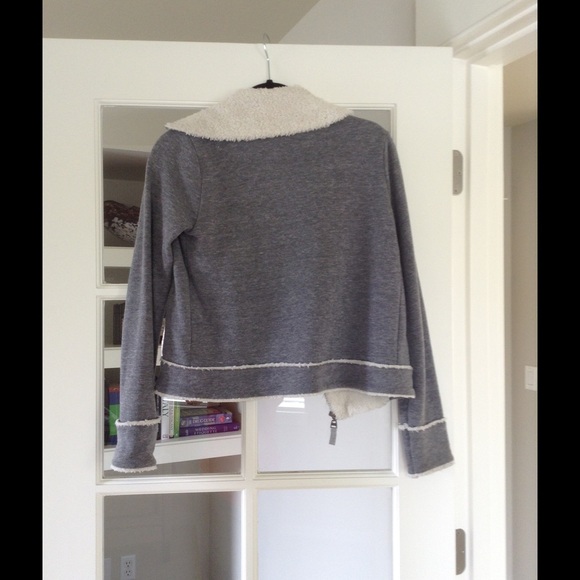 Splendid grey/white faux fur zip up light jacket - Picture 2 of 4