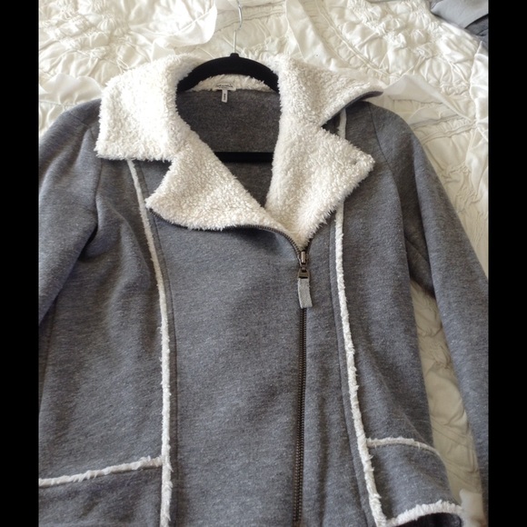 Splendid grey/white faux fur zip up light jacket - Picture 3 of 4
