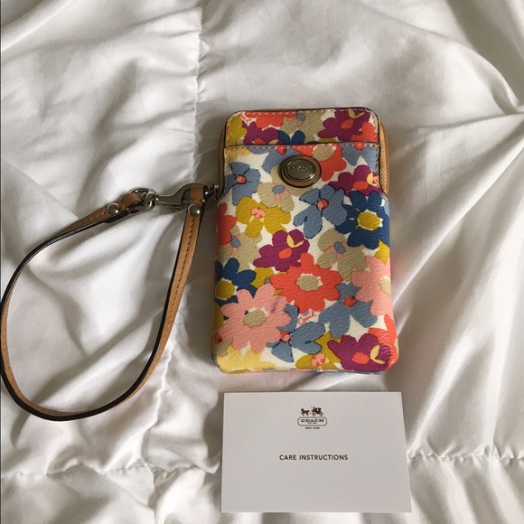 Coach leather iPhone wristlet nwot!