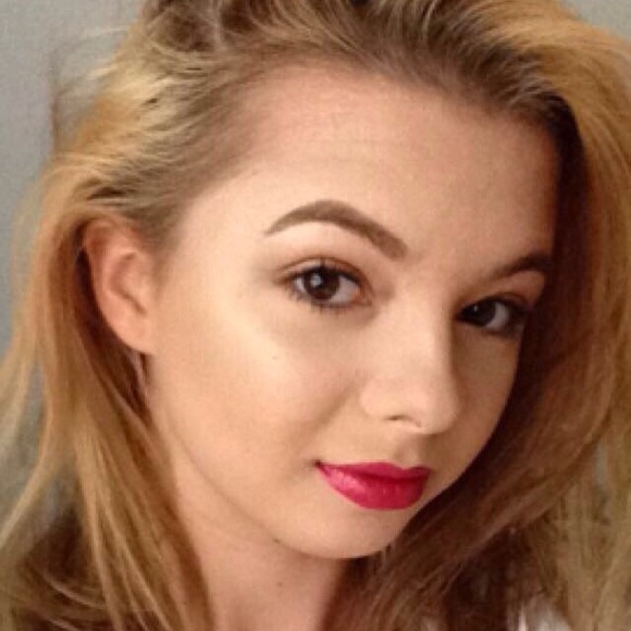 Meet your Posher, Alexis