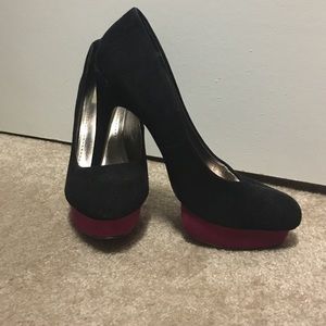 Sexy black pumps with a pop of color
