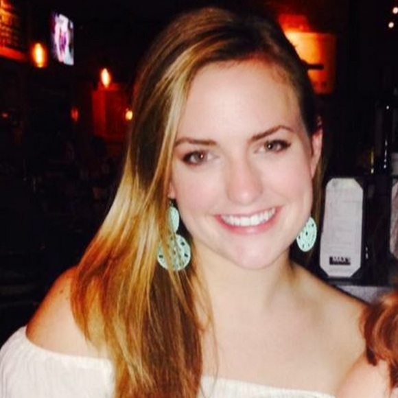 Meet your Posher, Caroline