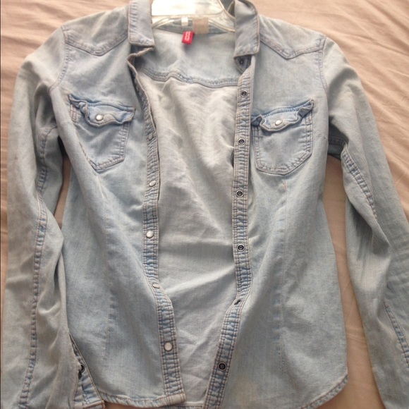 Button down - Picture 1 of 1