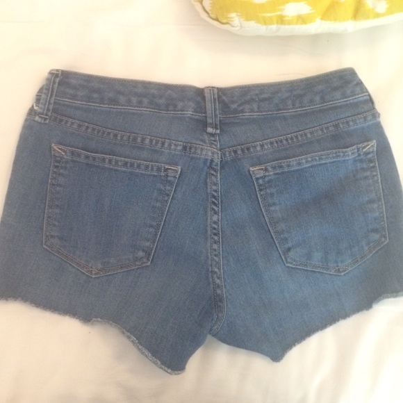 Gap Cutoff Jean Shorts - Picture 3 of 3