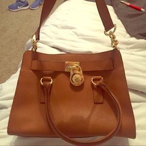 Michael kors purse!!