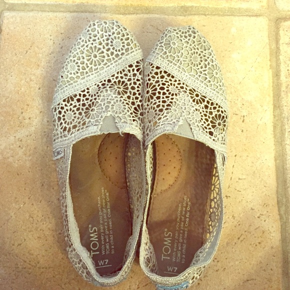 TOMS grey lace