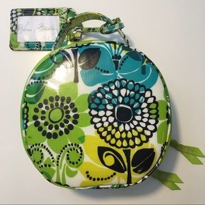 ❗️SOLD❗️Vera Bradley Make Up Bag