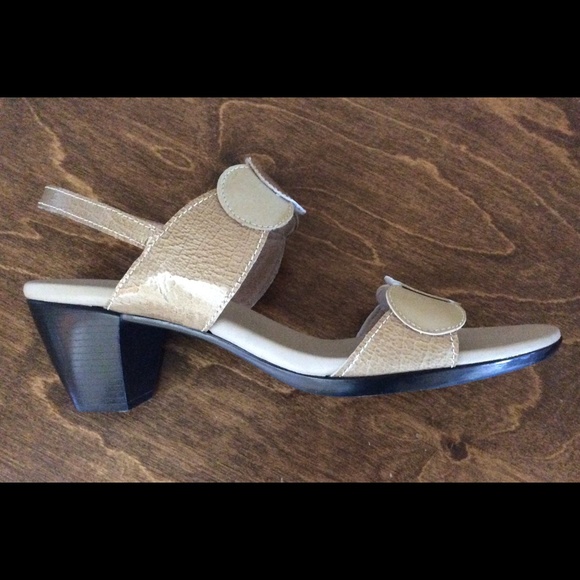 Tan sandals two straps Munro sandals beige tan color block heel open toe shoes - Picture 5 of 8