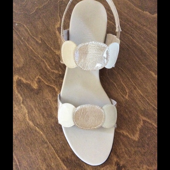 Tan sandals two straps Munro sandals beige tan color block heel open toe shoes - Picture 8 of 8