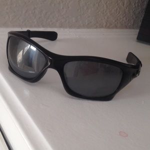 Oakley men's black sunglasses