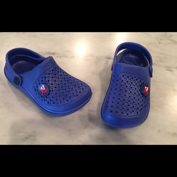 Like Crocs size 10/11
