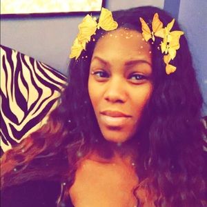 Meet your Posher, Latia