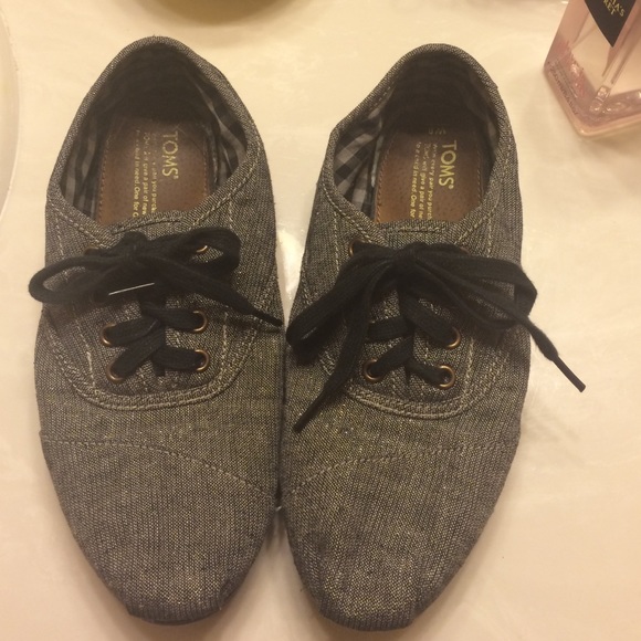 Grey lace up women's toms shoes