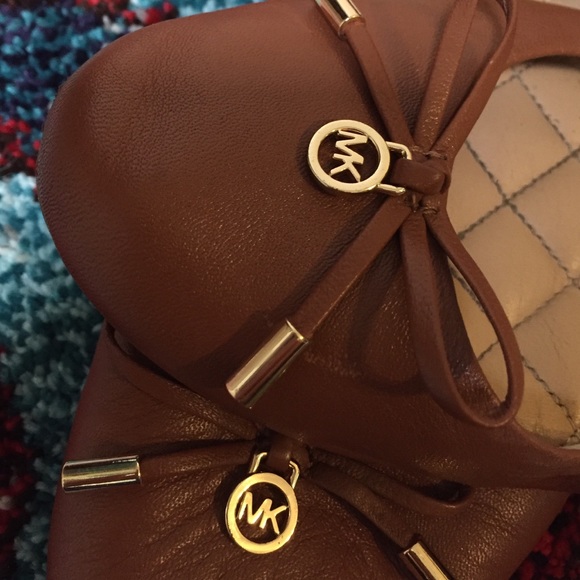Cute MK Flats - Picture 2 of 3