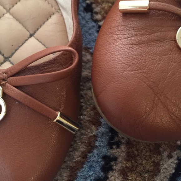 Cute MK Flats - Picture 3 of 3